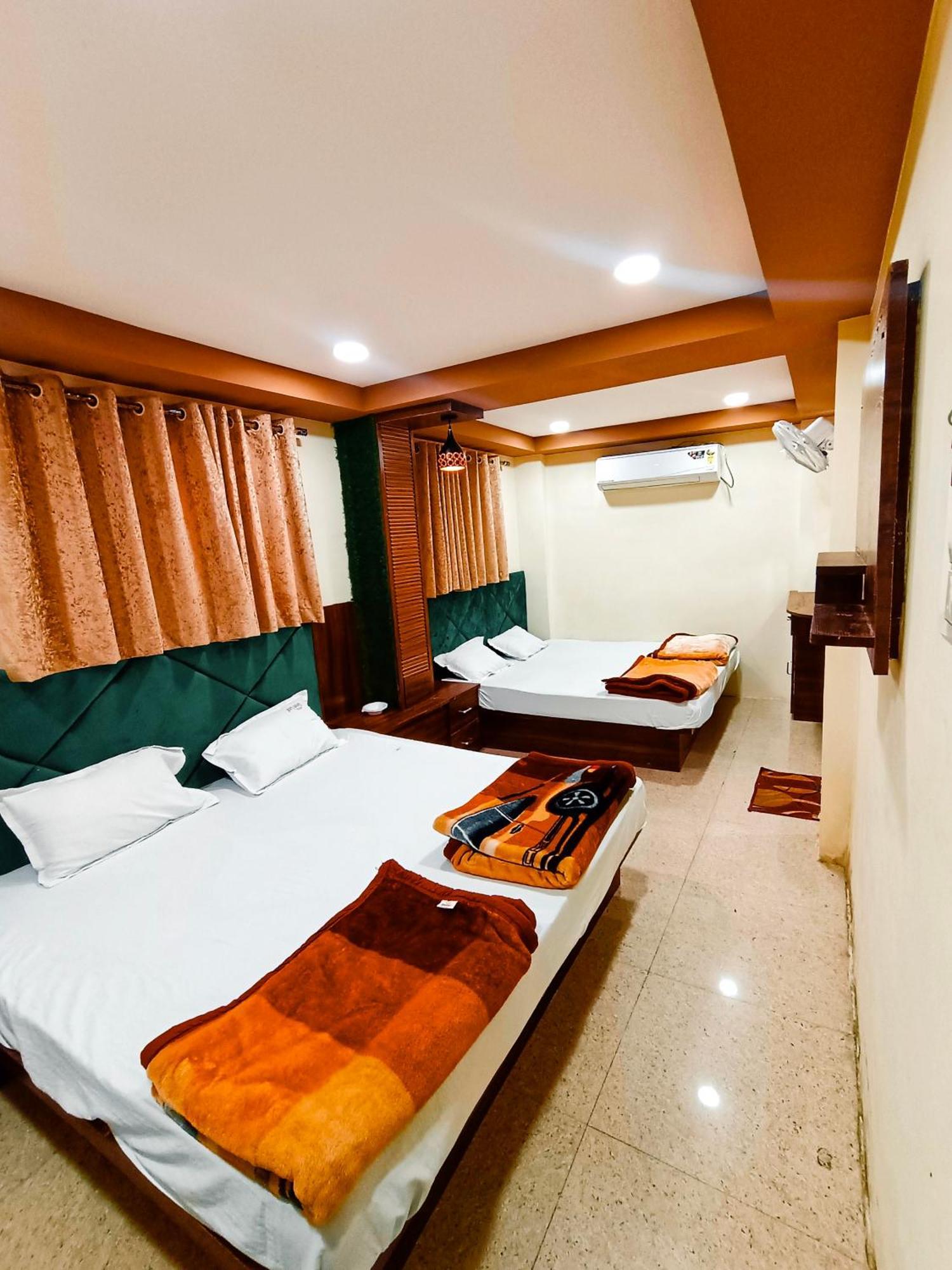 Green Leaf Hotel Ujjain Exterior photo