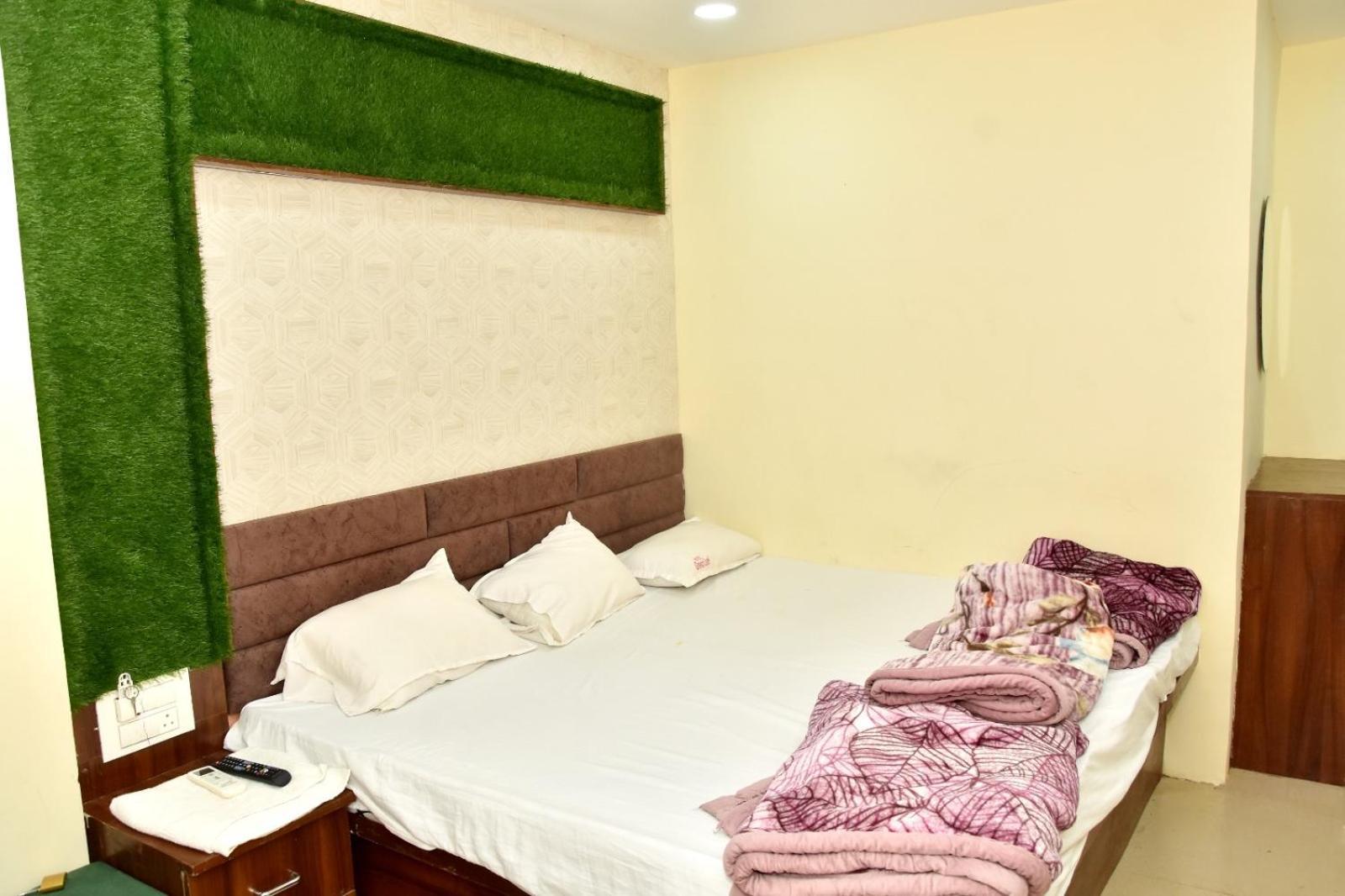 Green Leaf Hotel Ujjain Exterior photo