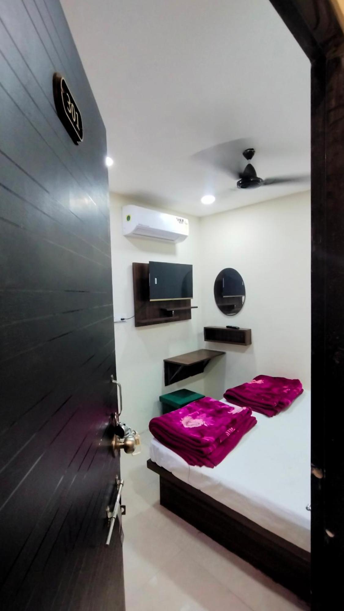 Green Leaf Hotel Ujjain Exterior photo