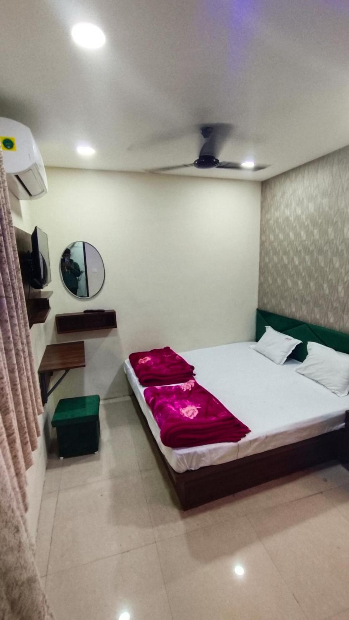 Green Leaf Hotel Ujjain Exterior photo